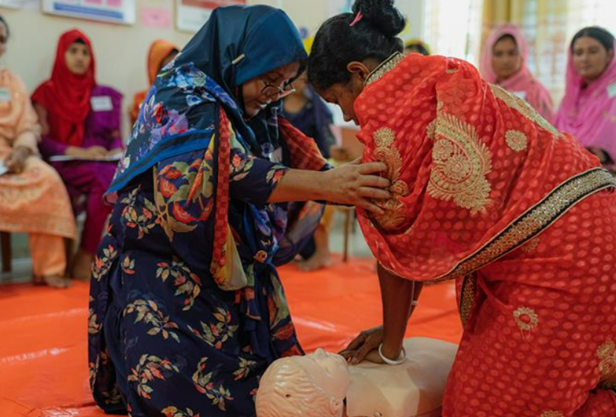 Women in Bangladesh receiving lifesaving training. Photo: Syed Naem Women in Bangladesh receiving lifesaving training